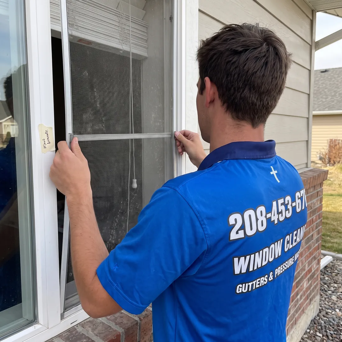 Reflekt technician carefully removing and labeling a window screen in the Treasure Valley, Idaho